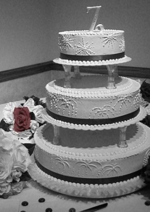 lasure's_b&w_wedding_cake